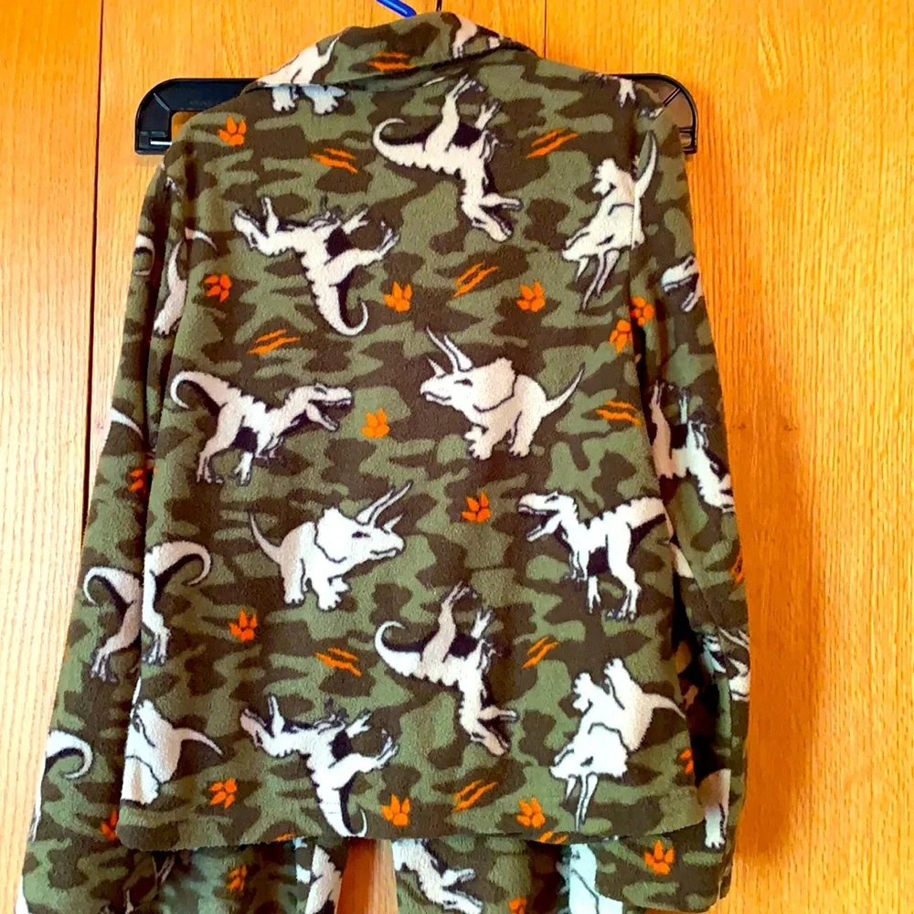 Boy’s size M 8 fleece 2 piece dinosaur print pajama set pjs pajamas shirt pants